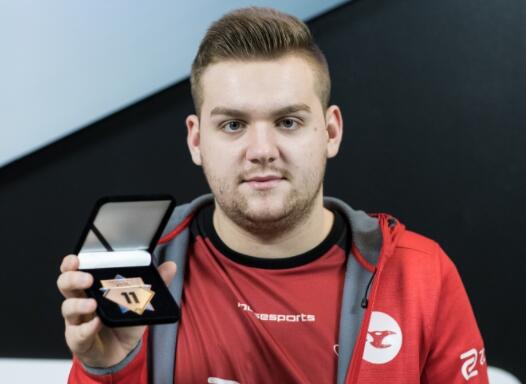 不断放大 不断放大